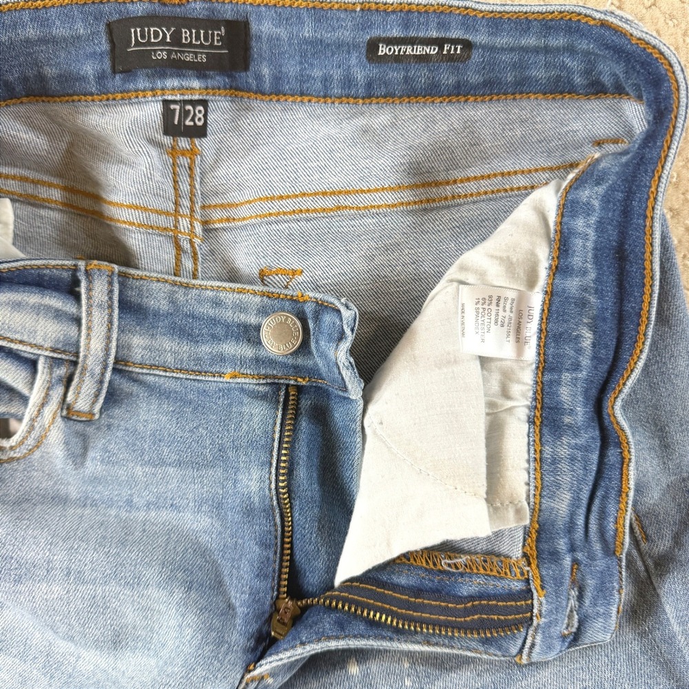 Judy Blue Boyfriend Jeans 7/28 Distressed RawHem Bleach Splatter Thrashed Ripped - Picture 7 of 10